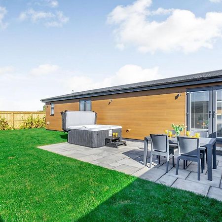 Cotswold Gateway Escape Hotel Offenham ภายนอก รูปภาพ