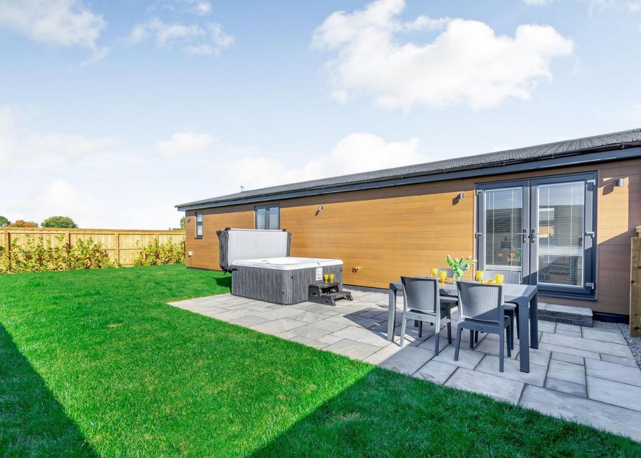 Cotswold Gateway Escape Hotel Offenham ภายนอก รูปภาพ