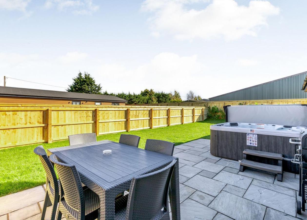 Cotswold Gateway Escape Hotel Offenham ภายนอก รูปภาพ