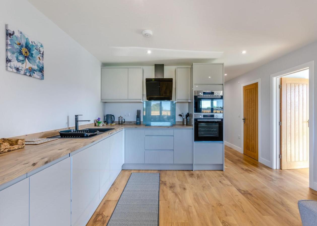 Cotswold Gateway Escape Hotel Offenham ภายนอก รูปภาพ
